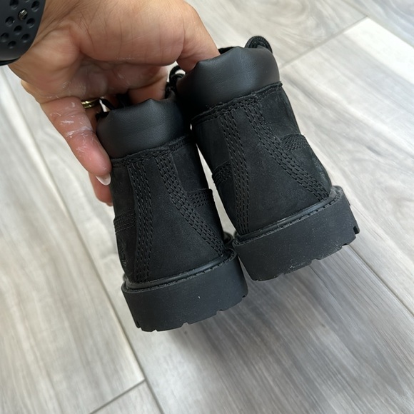 SOLD——-TODDLER BLACK TIMBERLAND BOOTS - Picture 3 of 5